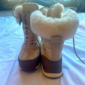 Ugg snow boots only worn twice